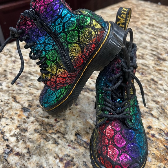Dr. Martens BLACK/RAINBOW SPOT METALLIC SUEDE / - Picture 3 of 7